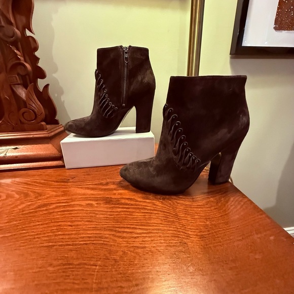 Sigerson Morrison Suede Leather Fringe Ankle Boots 4” Heel Size 7.5 MSRP $695 - Picture 9 of 11